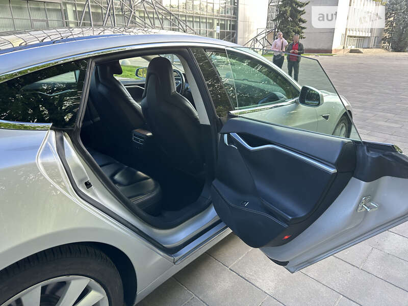 Лифтбек Tesla Model S 2016 в Полтаве