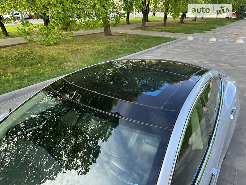 Лифтбек Tesla Model S 2016 в Полтаве