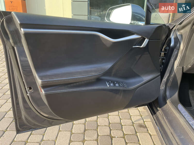 Лифтбек Tesla Model S 2017 в Хмельницком фото 17 Лифтбек Tesla Model S 2017 в Хмельницком