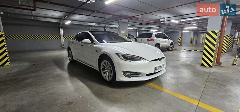 Ліфтбек Tesla Model S 2018 в Харкові