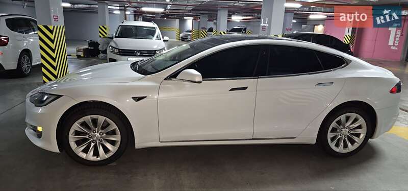 Ліфтбек Tesla Model S 2018 в Харкові
