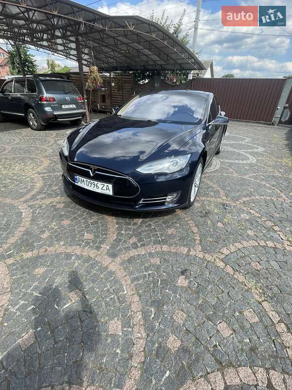 Лифтбек Tesla Model S 2014 в Коростышеве