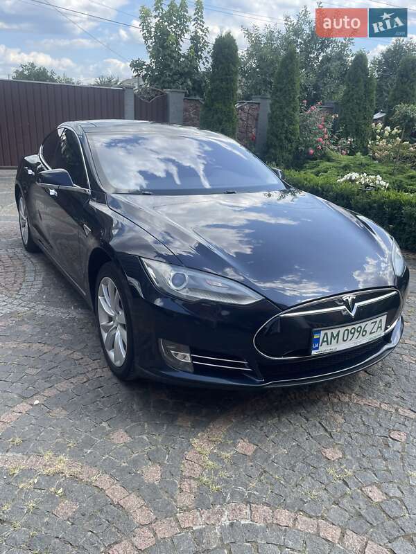 Лифтбек Tesla Model S 2014 в Коростышеве