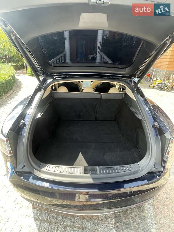 Лифтбек Tesla Model S 2014 в Коростышеве