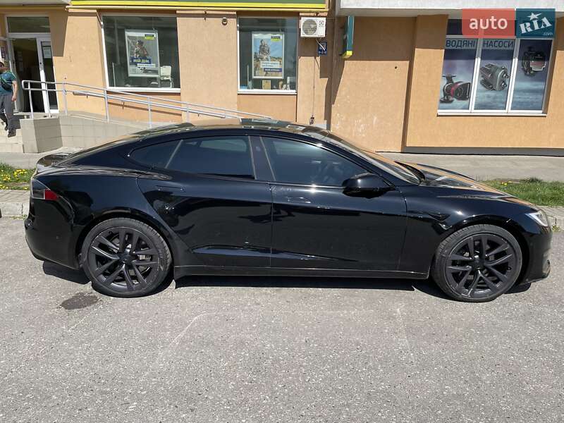 Ліфтбек Tesla Model S 2021 в Львові