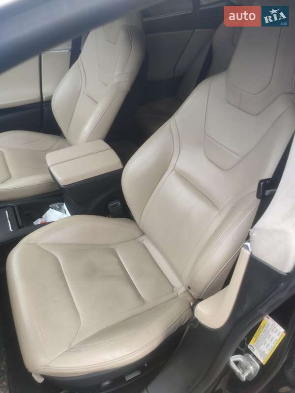 Лифтбек Tesla Model S 2015 в Полтаве