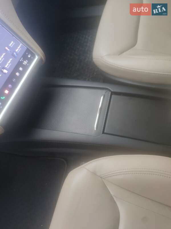 Лифтбек Tesla Model S 2015 в Полтаве