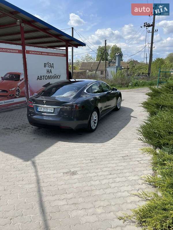 Ліфтбек Tesla Model S 2016 в Тростянці