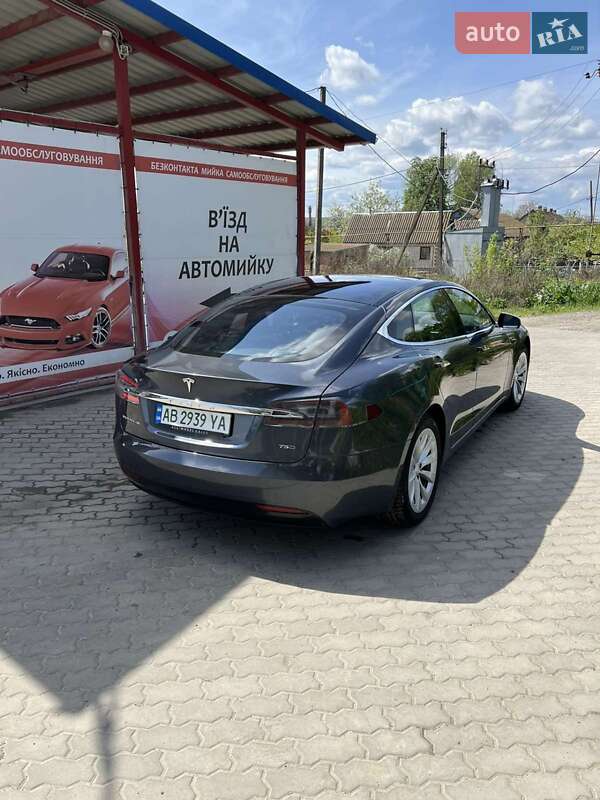 Ліфтбек Tesla Model S 2016 в Тростянці