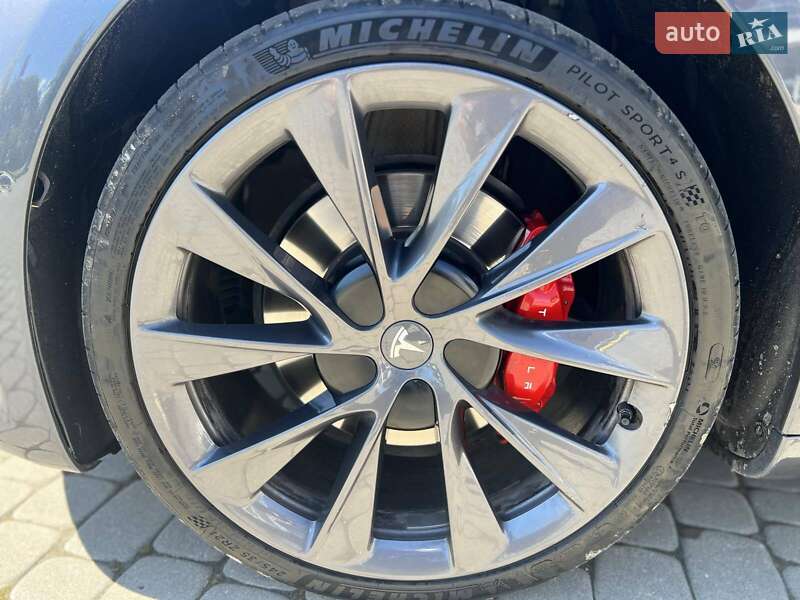 Лифтбек Tesla Model S 2019 в Ивано-Франковске