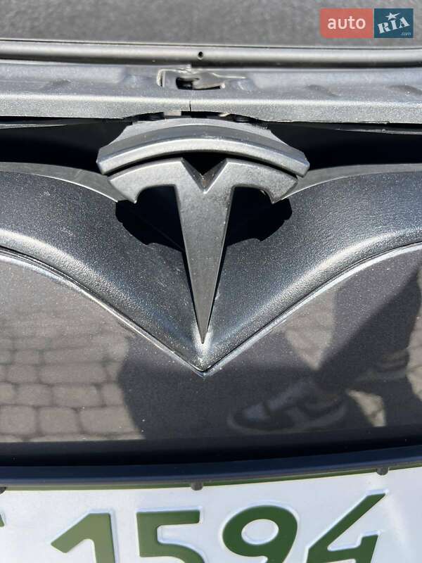 Лифтбек Tesla Model S 2019 в Ивано-Франковске