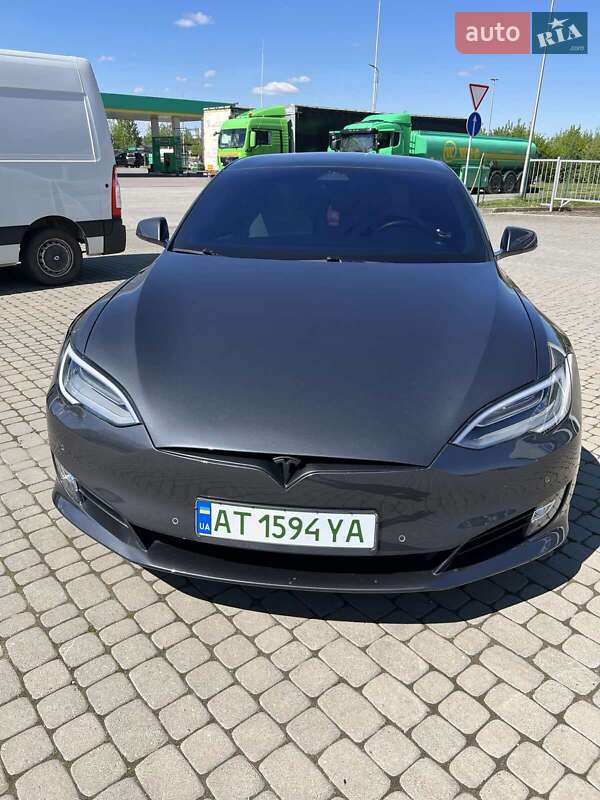 Лифтбек Tesla Model S 2019 в Ивано-Франковске