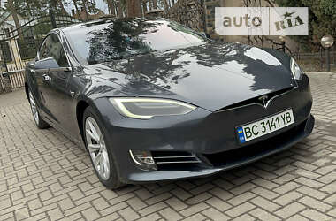 Лифтбек Tesla Model S 2017 в Львове