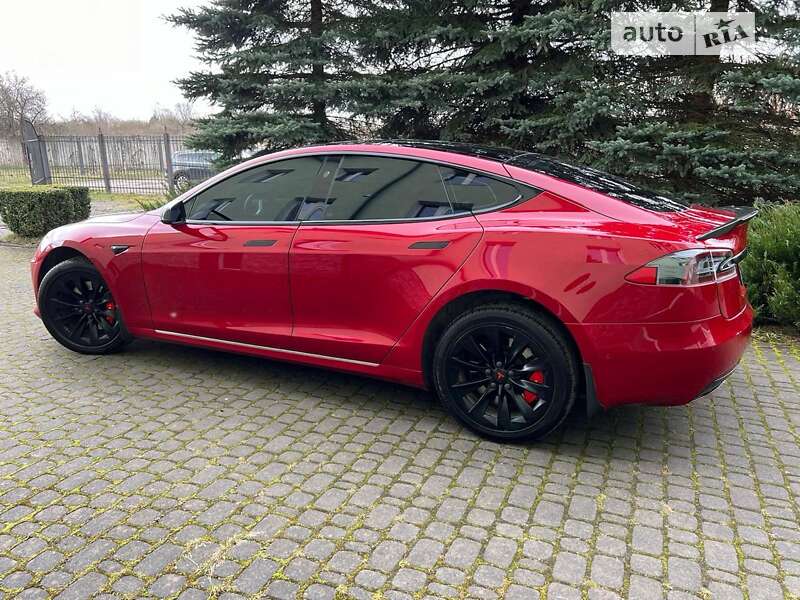 Ліфтбек Tesla Model S 2017 в Трускавці