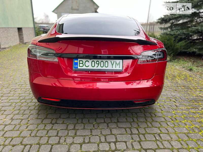 Ліфтбек Tesla Model S 2017 в Трускавці