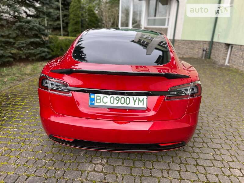 Ліфтбек Tesla Model S 2017 в Трускавці