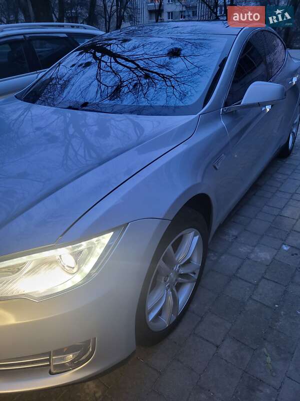 Лифтбек Tesla Model S 2013 в Львове