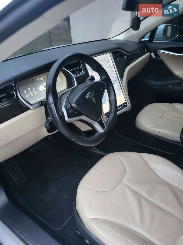 Лифтбек Tesla Model S 2013 в Львове