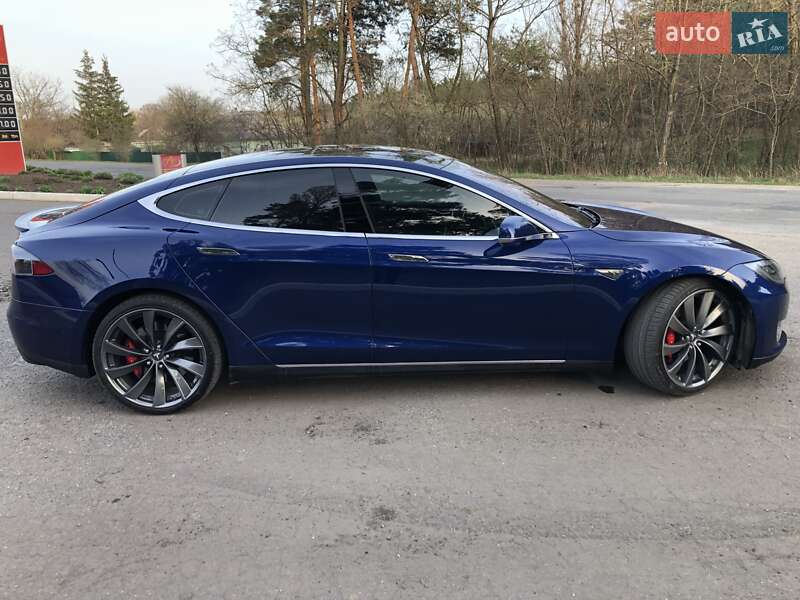 Ліфтбек Tesla Model S 2016 в Києві