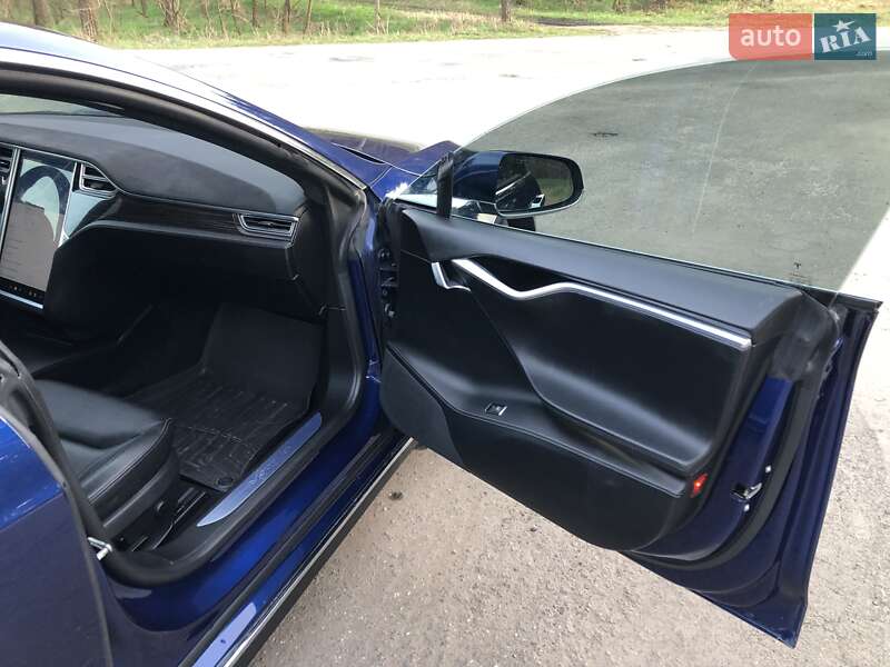 Ліфтбек Tesla Model S 2016 в Києві