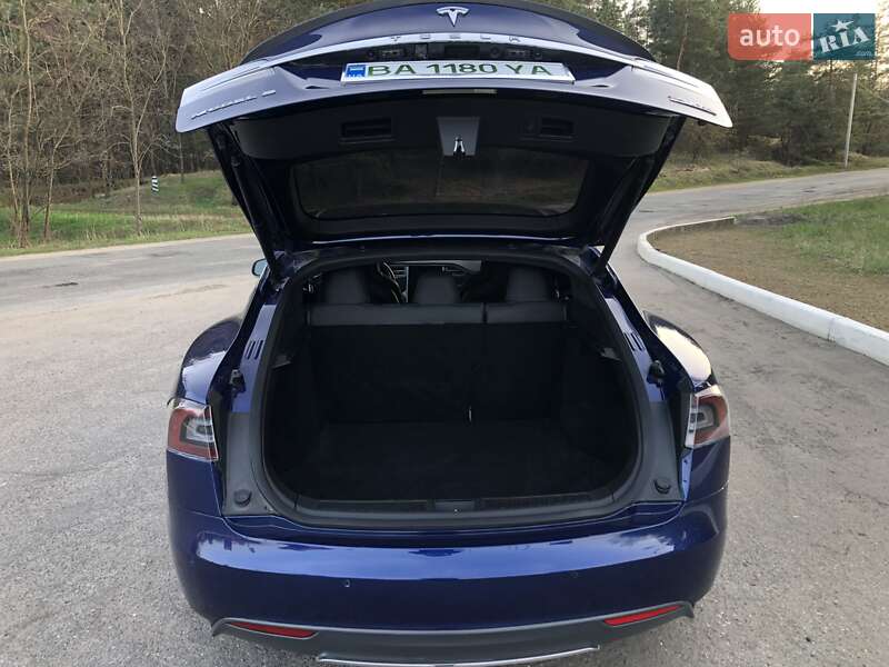 Ліфтбек Tesla Model S 2016 в Києві
