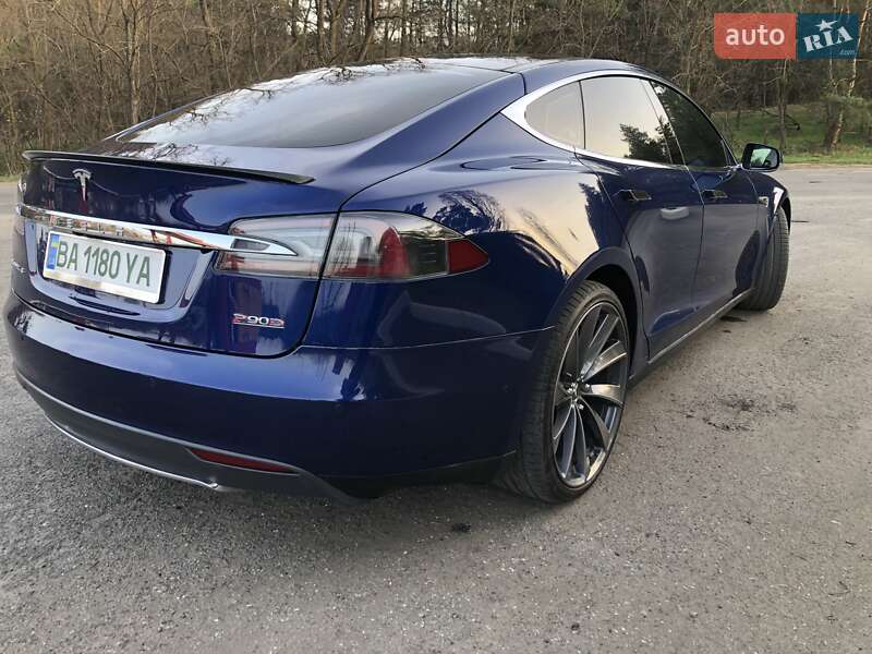 Ліфтбек Tesla Model S 2016 в Києві