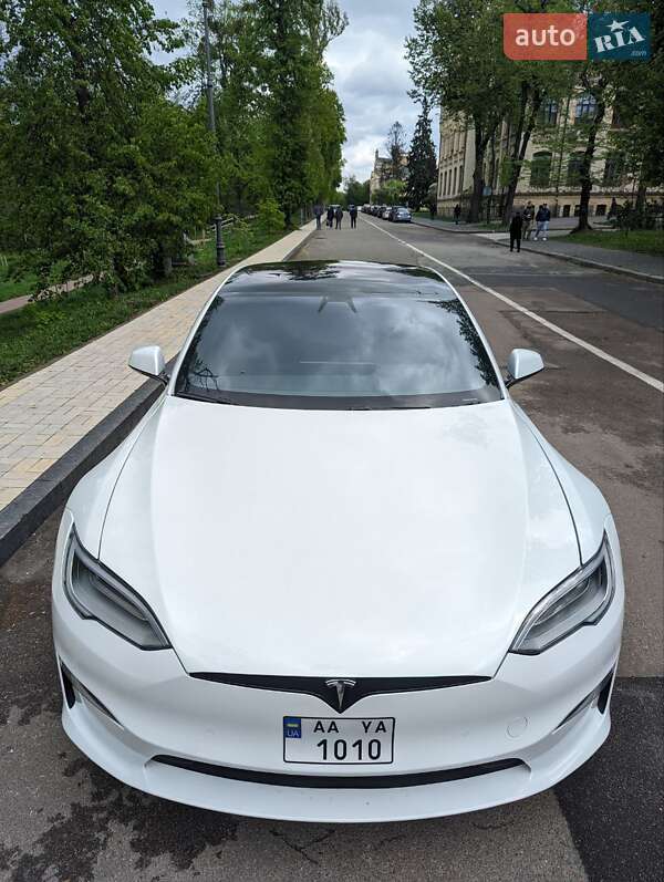 Tesla Model S 2021