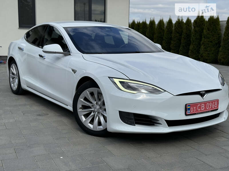 Ліфтбек Tesla Model S 2017 в Рівному