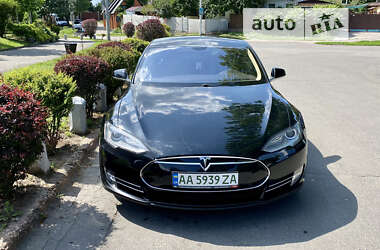 Лифтбек Tesla Model S 2013 в Вишневом