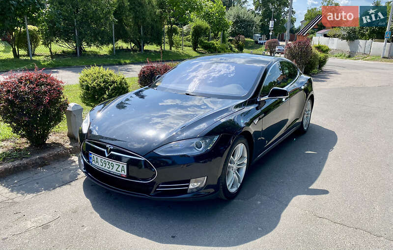 Tesla Model S 2013