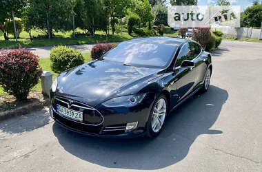 Лифтбек Tesla Model S 2013 в Вишневом