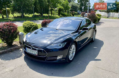 Лифтбек Tesla Model S 2013 в Вишневом