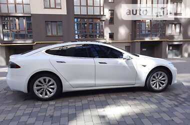 Лифтбек Tesla Model S 2016 в Ивано-Франковске