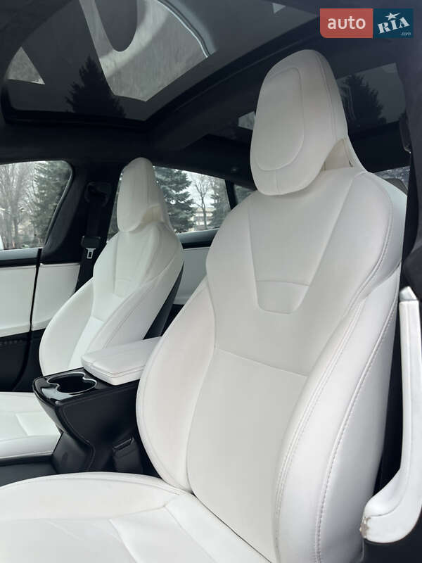 Ліфтбек Tesla Model S 2017 в Кам'янському