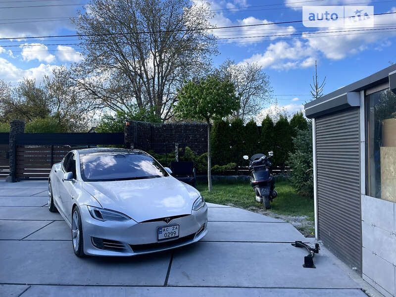 Лифтбек Tesla Model S 2018 в Луцке
