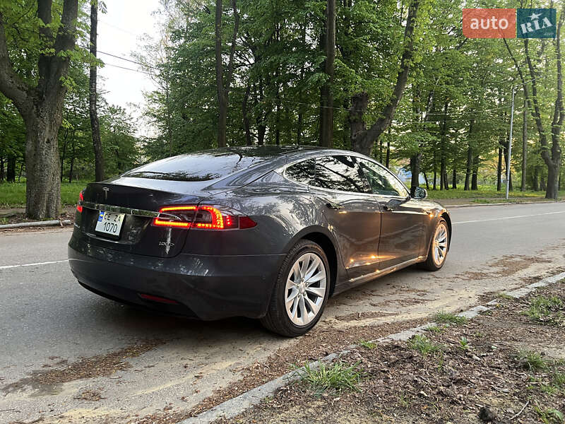 Ліфтбек Tesla Model S 2018 в Чернівцях