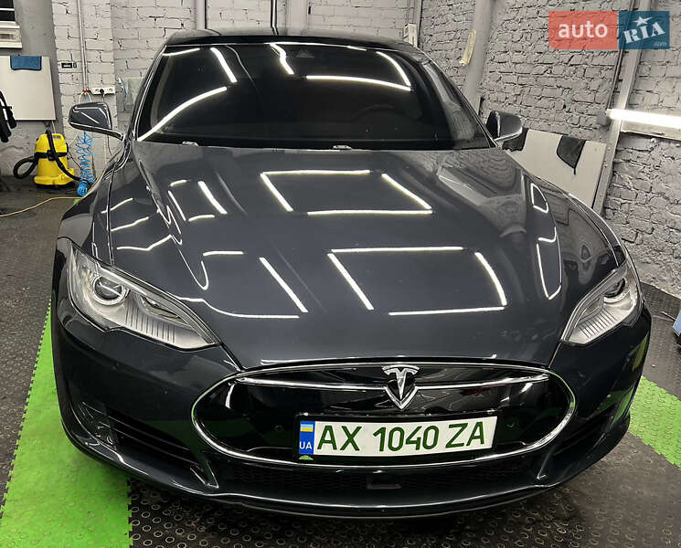 Ліфтбек Tesla Model S 2015 в Харкові
