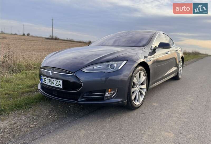 Лифтбек Tesla Model S 2015 в Сторожинце