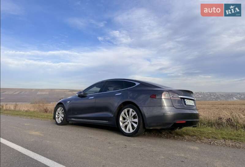 Лифтбек Tesla Model S 2015 в Сторожинце