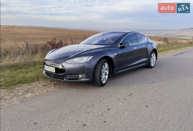 Лифтбек Tesla Model S 2015 в Сторожинце