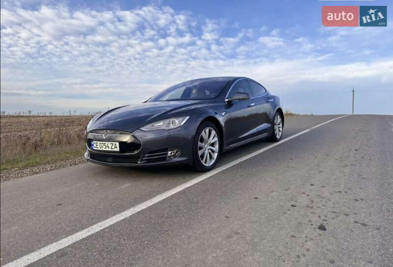 Лифтбек Tesla Model S 2015 в Сторожинце