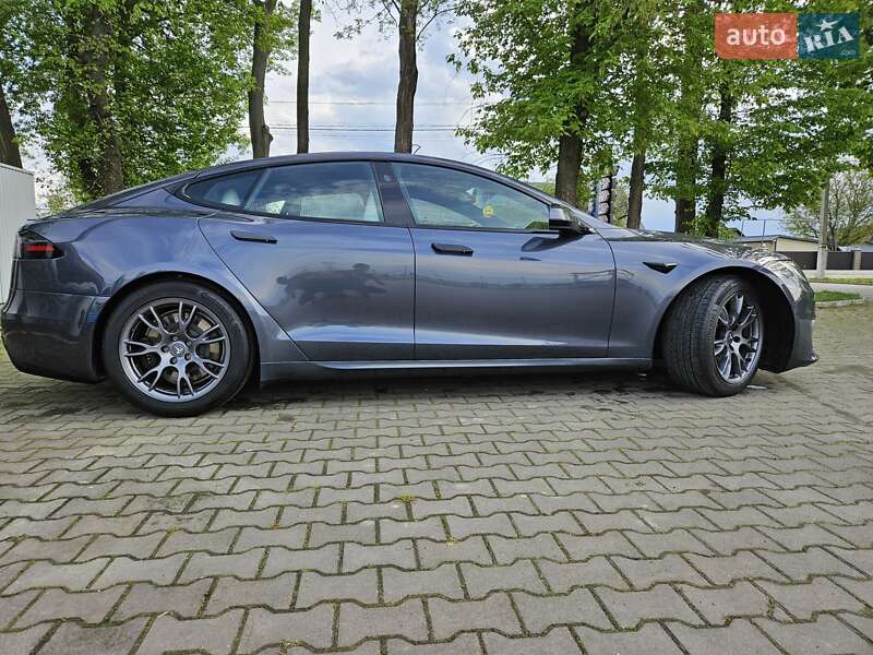 Лифтбек Tesla Model S 2022 в Черновцах