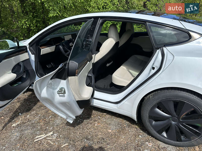 Лифтбек Tesla Model S 2021 в Киеве