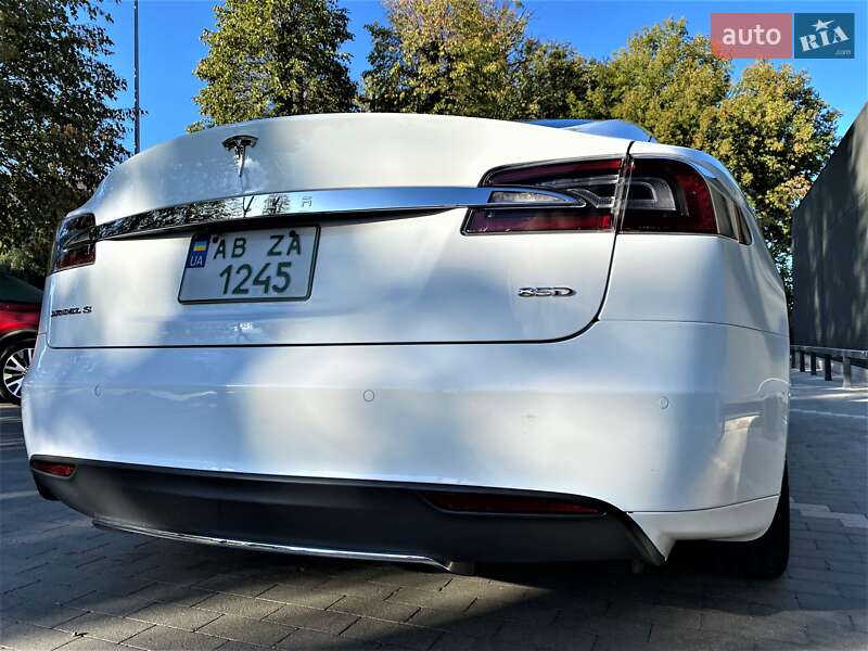 Лифтбек Tesla Model S 2015 в Виннице