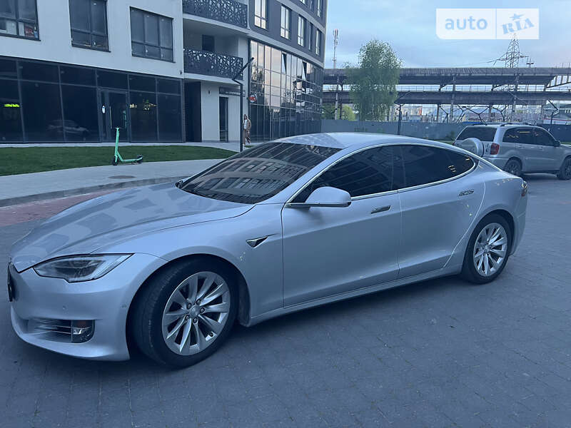 Ліфтбек Tesla Model S 2016 в Львові фото 9 Ліфтбек Tesla Model S 2016 в Львові