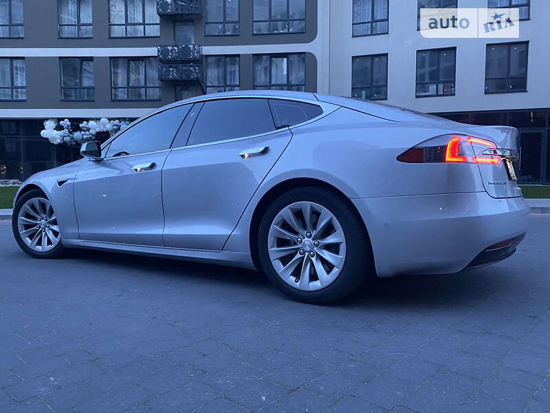 Tesla Model S 2016