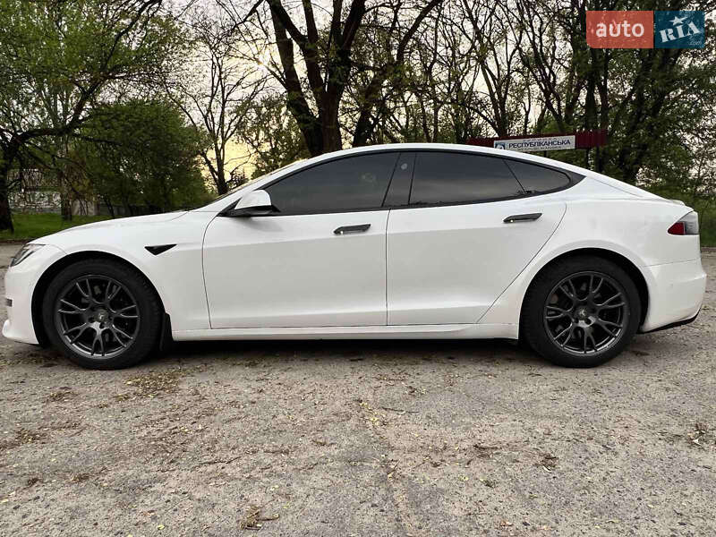 Ліфтбек Tesla Model S 2022 в 