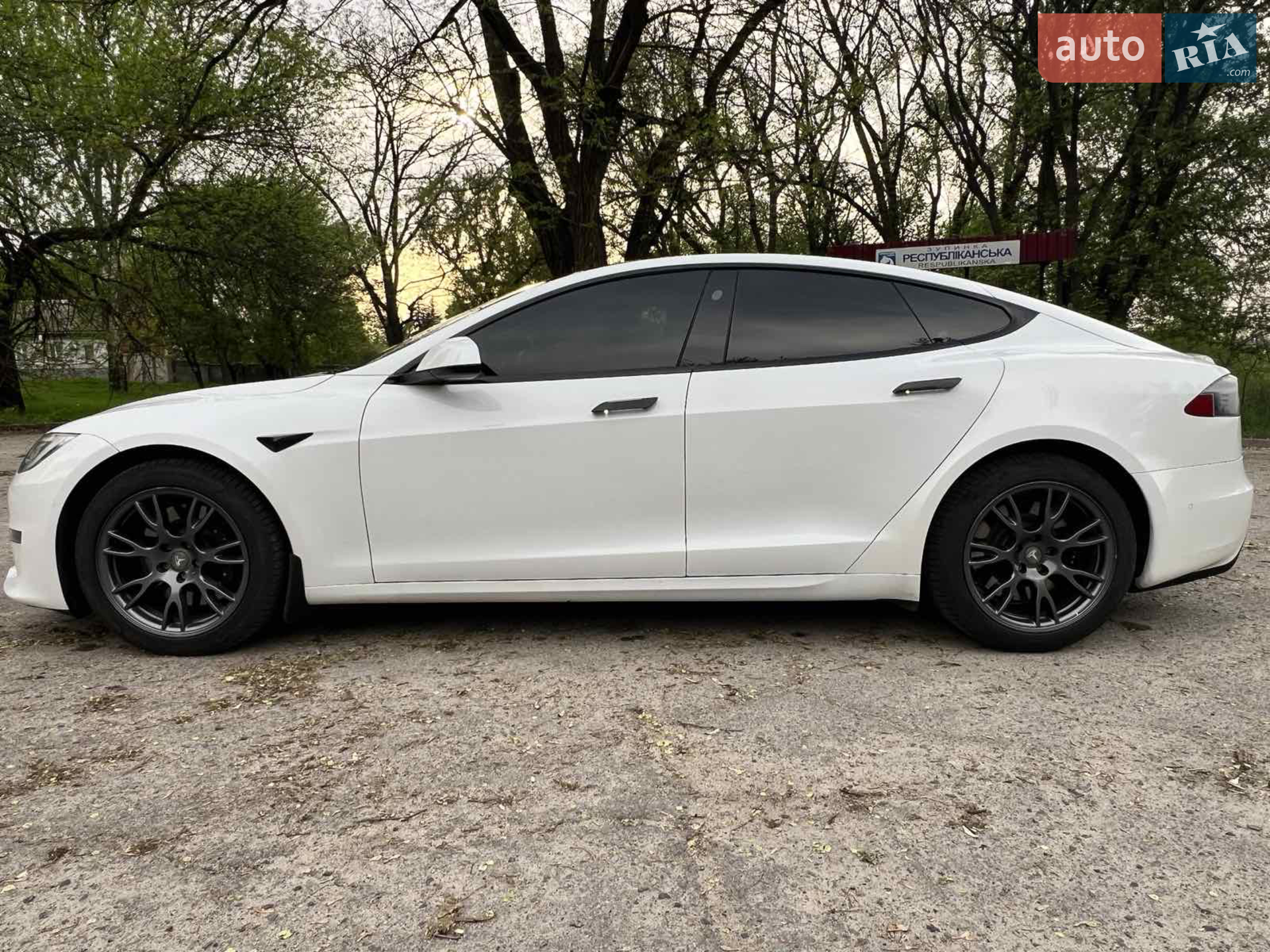 2022 Tesla Model S - фото 1