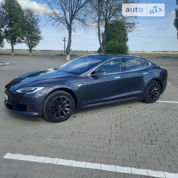 Лифтбек Tesla Model S 2016 в Борисполе