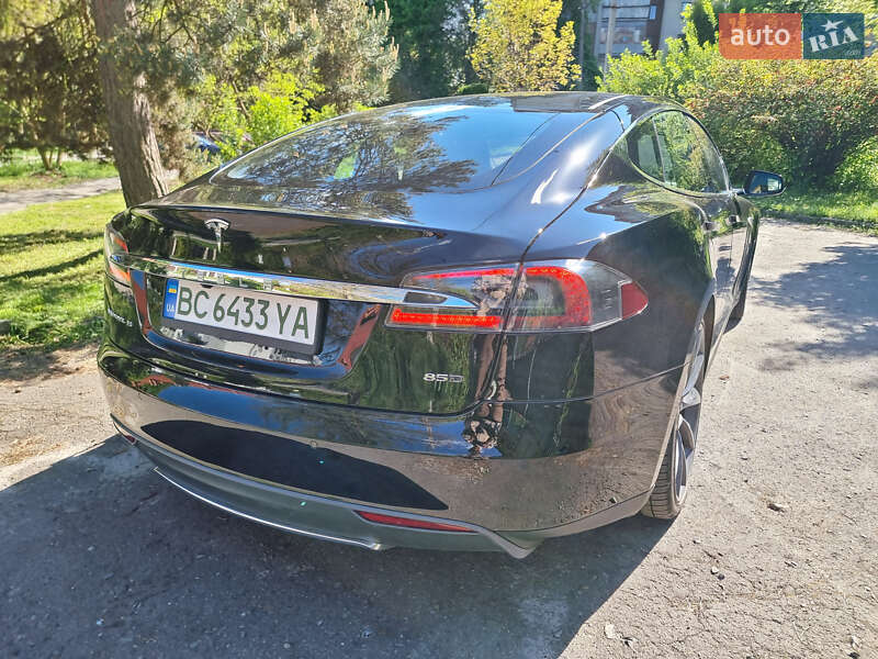 Лифтбек Tesla Model S 2015 в Львове